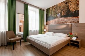 Lucia Hotel
