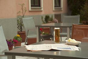 Lucia Hotel