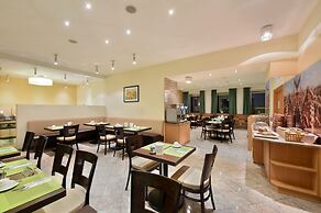 Lucia Hotel