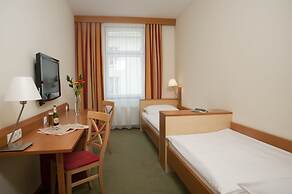 Lucia Hotel