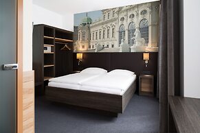 Lucia Hotel