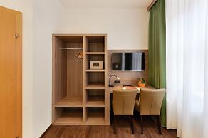 Lucia Hotel