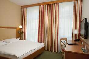 Lucia Hotel