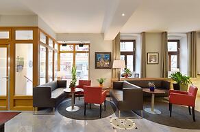 Lucia Hotel