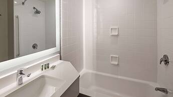 Best Western Paramus Hotel & Suites