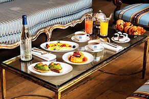 Hôtel de Berri Champs-Élysées, a Luxury Collection Hotel