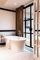 Hôtel de Berri Champs-Élysées, a Luxury Collection Hotel