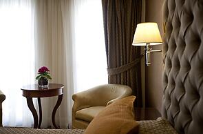 Hera Hotel