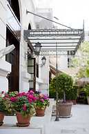 Hera Hotel