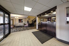 Red Roof Inn & Suites Newburgh – Stewart Airport/ West Point