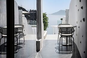 On The Rocks Hotel