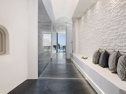 On The Rocks Hotel