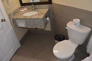 Econo Lodge Inn & Suites