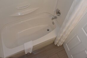 Econo Lodge Inn & Suites
