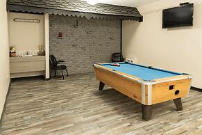 Econo Lodge Inn & Suites
