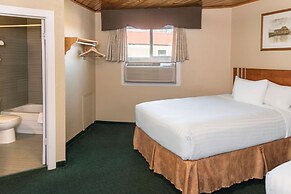 Econo Lodge Inn & Suites