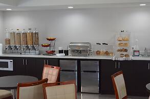 Econo Lodge Inn & Suites