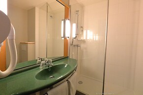 ibis Auray