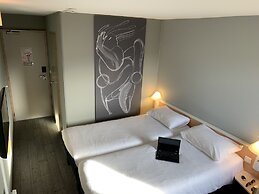 ibis Auray