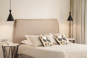 Ino Hotel & Suites