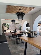 Ino Hotel & Suites
