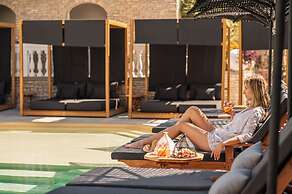 Ino Hotel & Suites