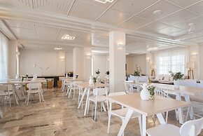 Ino Hotel & Suites