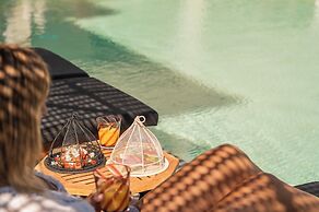 Ino Hotel & Suites