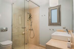 Ino Hotel & Suites