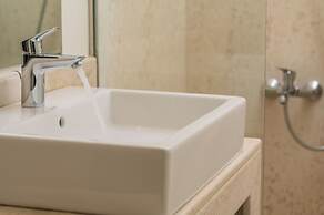 Ino Hotel & Suites