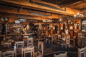 The Oak Tree Inn