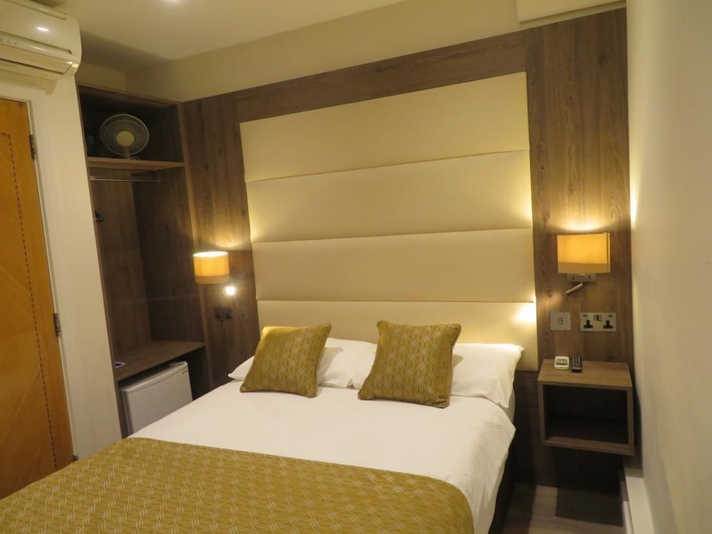 Glendale Hyde Park Hotel
