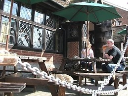 Chequers Inn Hotel