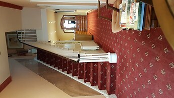 Carlton Hotel