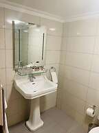 London Elizabeth Hotel