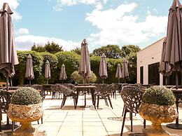 South Lawn Hotel