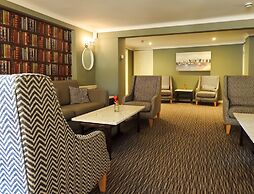 South Lawn Hotel