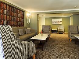 South Lawn Hotel