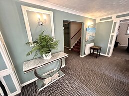South Lawn Hotel