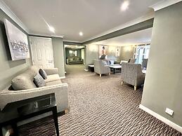 South Lawn Hotel