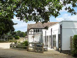 South Lawn Hotel