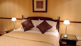 Hollies Hotel