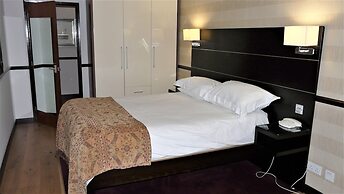 Hollies Hotel