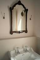 Georgian House Hotel