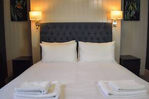 Nomi Rooms and Restaurant