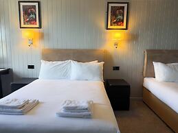 Nomi Rooms and Restaurant