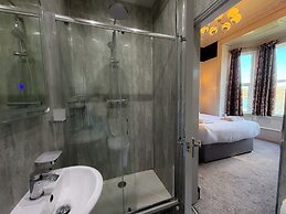 Nomi Rooms and Restaurant