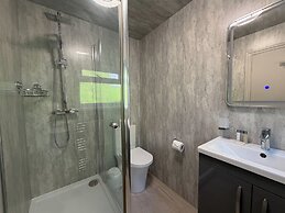 Nomi Rooms and Restaurant