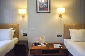 Nomi Rooms and Restaurant