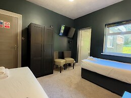 Nomi Rooms and Restaurant